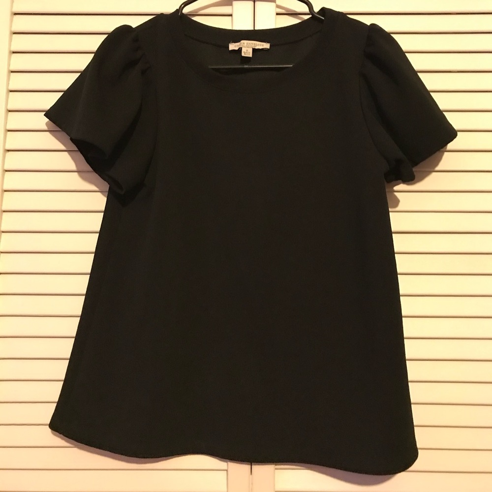 Green Envelope Juniors Black Top Size S